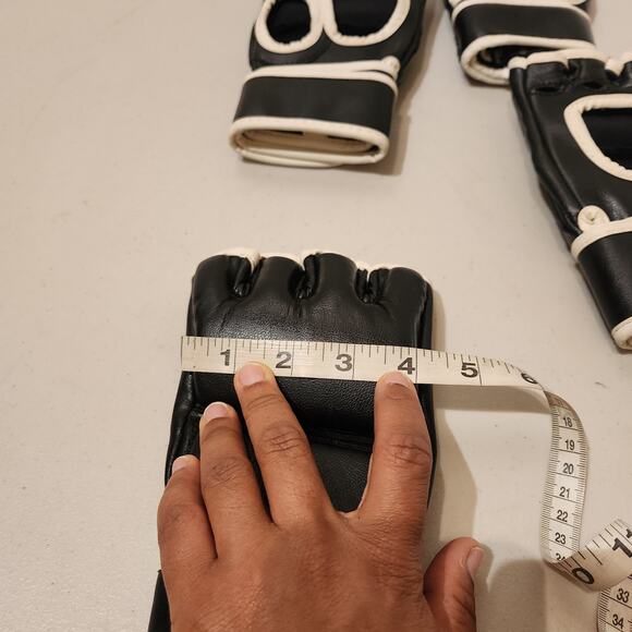 Lot Of 2 Youth Sz Large Black Universal Training Gloves MMA Grappling Striking - Picture 6 of 8